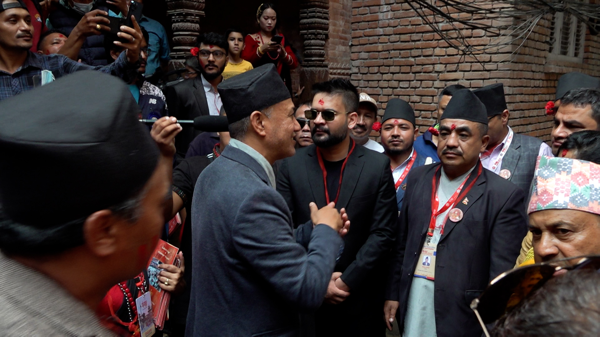 ‘कहीँ नभएको जात्रा’ हाँडीगाउँमा काठमाडौं महानगर प्रमुख बालेन क्रेज (भिडियो) 